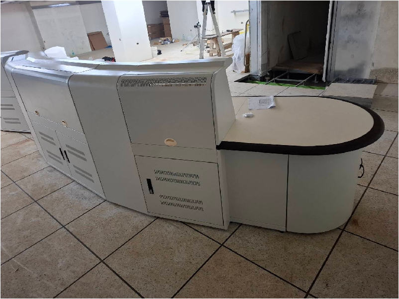 Console desk - Airport Terminal 3